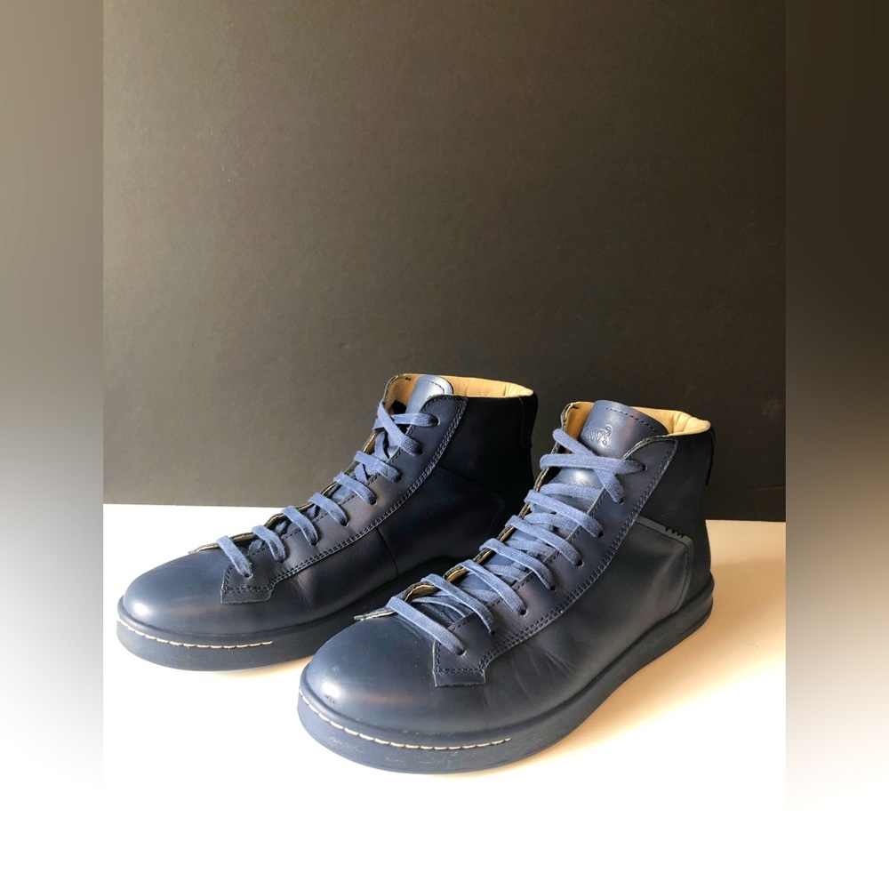 OHW? Men’s High Top Sneakers US 11; EU44